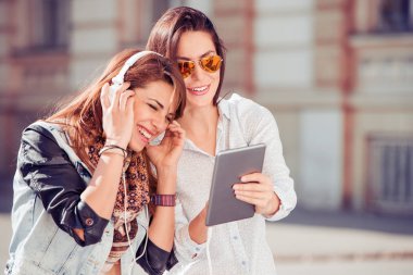 tablet kullanma ve müzik arkadaşlar