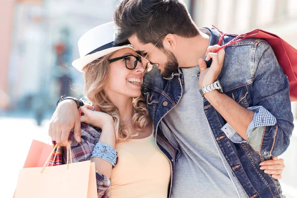 Çift birlikte alışveriş — Stok fotoğraf