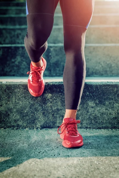 Corredores piernas en zapatos — Foto de Stock