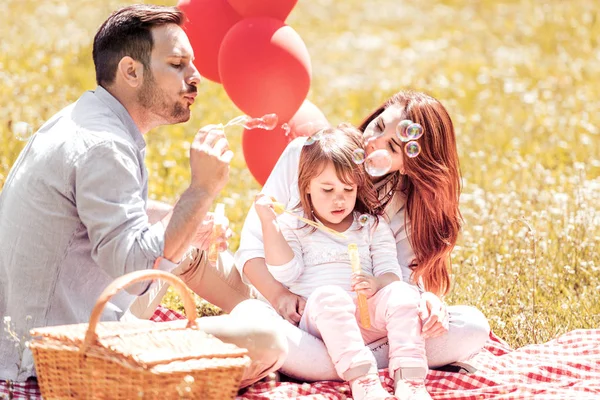 Family playing with soap bubbles — Stock Photo, Image