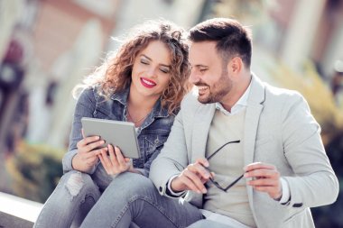 sevgi dolu mutlu genç