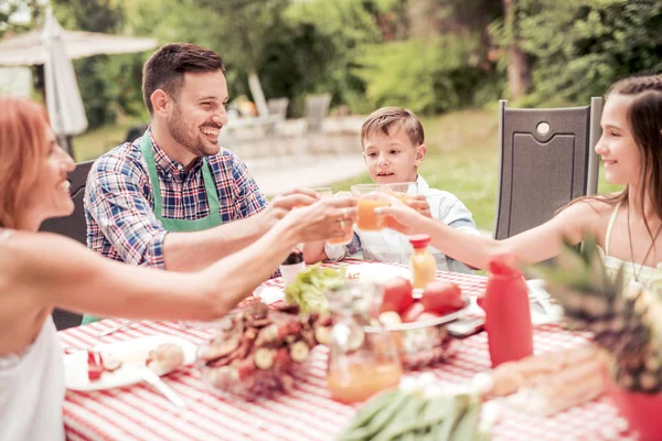 Young people having a barbecue party in the backyard — Stock Photo, Image