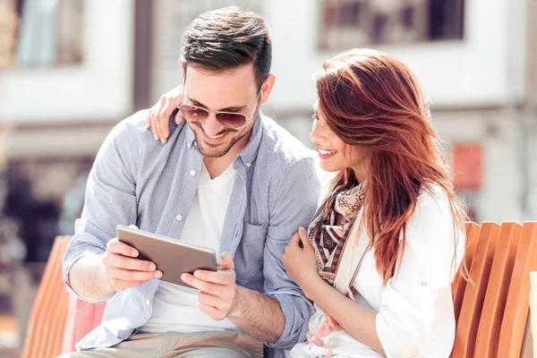 Happy young couple using a digital tablet outdoors. — Stock Photo, Image