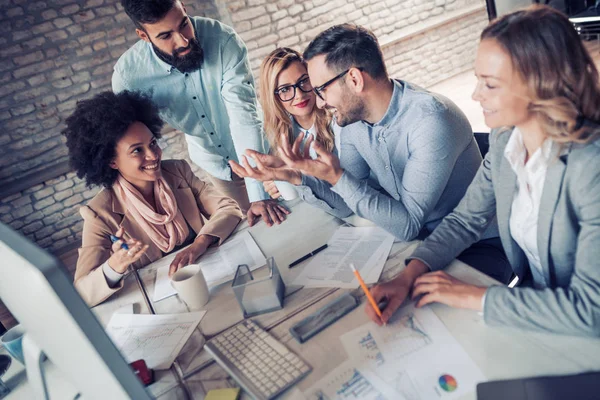 Réunion d'équipe au bureau — Photo