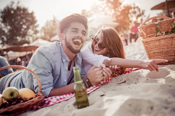 Portrait Happy Couple Together Beach Girl Showing Something Her Boyfriend — Stock Photo, Image