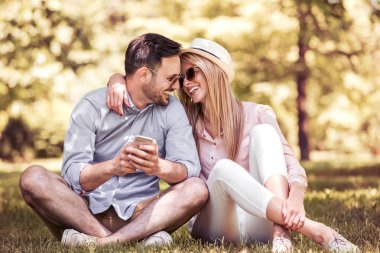  Adam cep telefonu tarihte arıyor