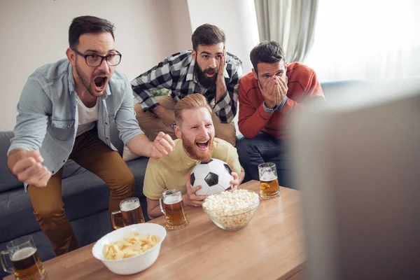 Friends Watching Football Home — Stock Photo, Image