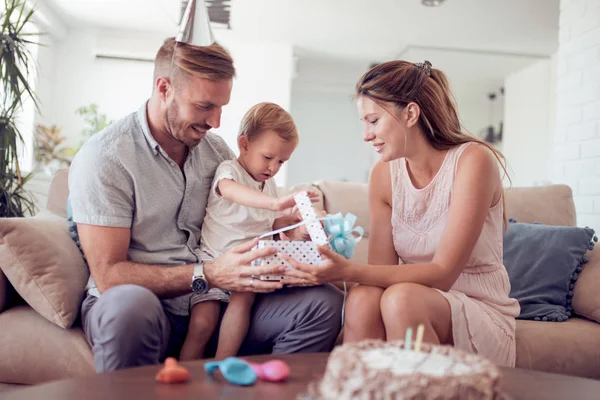 Familia Niños Celebración Vacaciones Cumpleaños Personas Felices Concepto Feliz Padre — Foto de Stock