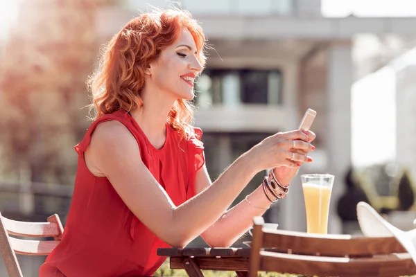 Woman Cafe Reading Text Message Her Mobile Phone — Stock Photo, Image