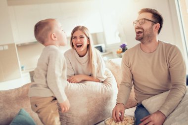 Aile birlikte eğleniyor.