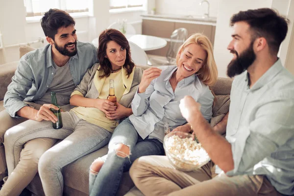 Amigos Felizes Divertindo Home People Diversão Felicidade Conceito Estilo Vida — Fotografia de Stock