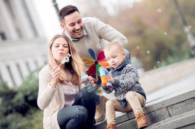 Baba ve anne oğlu City ile vakit