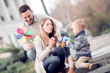 Baba ve anne oğlu City ile vakit