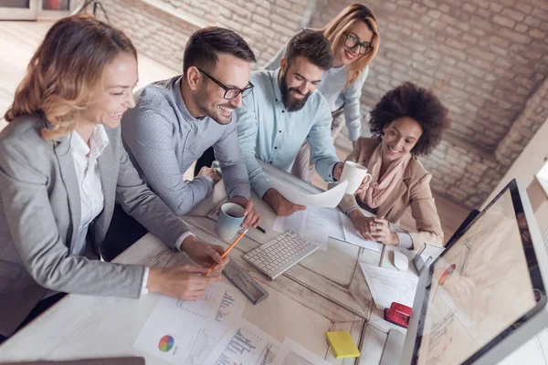 Grupo Empresarios Que Trabajan Una Oficina Luminosa — Foto de Stock