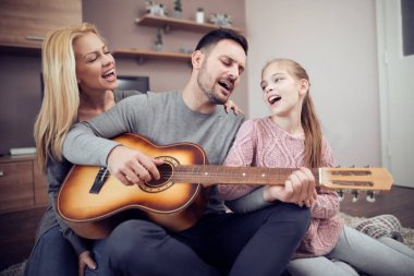 Babası kızı nasıl akustik gitar öğretim
