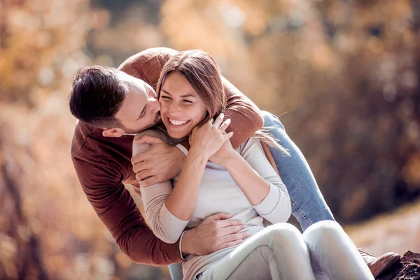 Young Couple Spending Time City Park — Stock Photo, Image