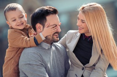 Baba ve anne oğlu City ile vakit