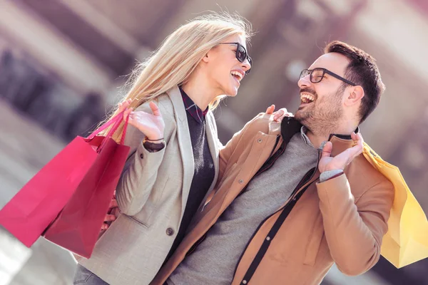 Young Couple Shopping Bags City Streets — Stock Photo, Image