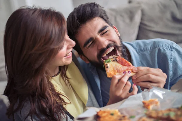 Romantic Couple Eating Pizza Home — Stock Photo, Image