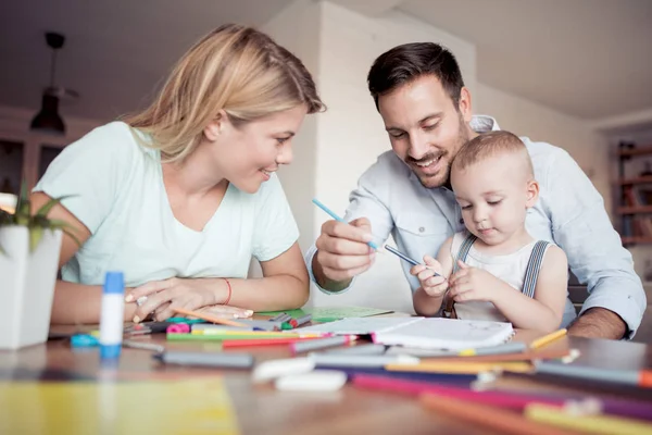 Maman Papa Dessin Avec Fils Dans Salon — Photo