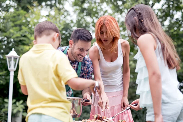 Happy Young Family Having Barbecue Party Garden — Stock Photo, Image