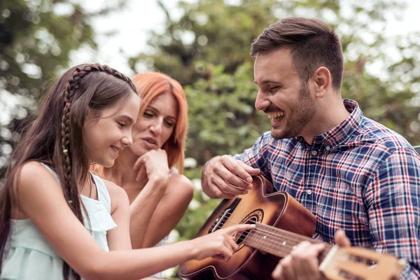 Happy Father Playing Guitar Mother Daughter Singing Song — Stock Photo, Image