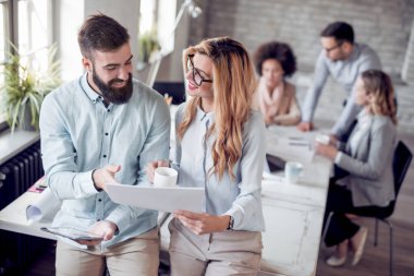 İş proje ekibi toplantı salonu Office birlikte çalışma.