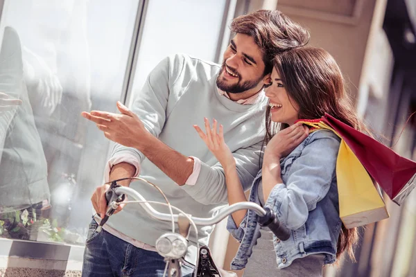 Retrato Una Pareja Con Bolsas Compras Ciudad —  Fotos de Stock