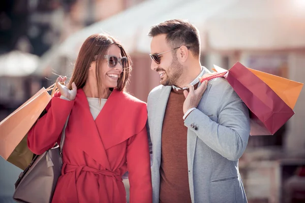 Young Couple Enjoying Shopping Handsome Young Couple Holding Shopping Bags — Stock Photo, Image