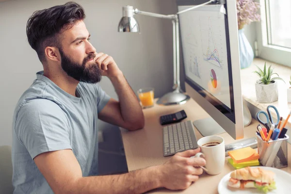 Knappe Zakenman Werken Vanuit Kantoor Aan Huis — Stockfoto