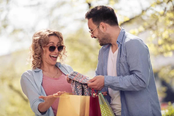 Porträt Eines Paares Mit Einkaufstüten Der Stadt Verkauf Konsum Menschen — Stockfoto