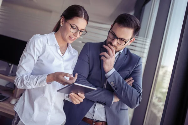 Two Young Business People Working Together Modern Office — Stock Photo, Image