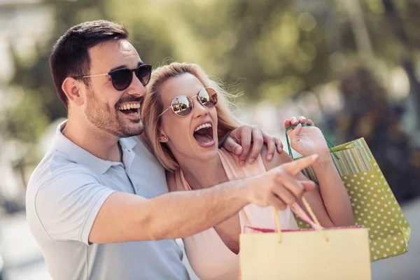 Paar Verbringt Zeit Gemeinsam Beim Einkaufen — Stockfoto