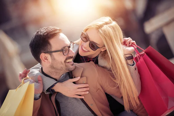 Paar Verbringt Zeit Gemeinsam Beim Einkaufen — Stockfoto