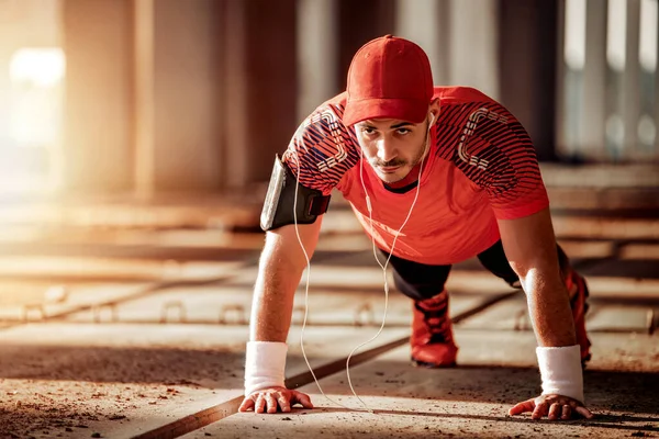 Vilken Sport Ung Atletisk Man Gör Armhävningar Muskulös Och Stark — Stockfoto