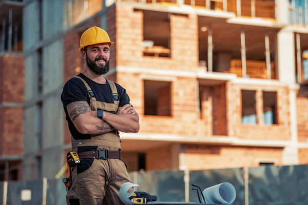 Jovem empresário engenheiro de canteiro de obras — Fotografia de Stock