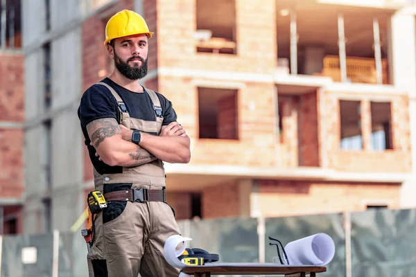 Portrait Male Architect Building Site Arms Crossed Looking Camera — Stockfoto