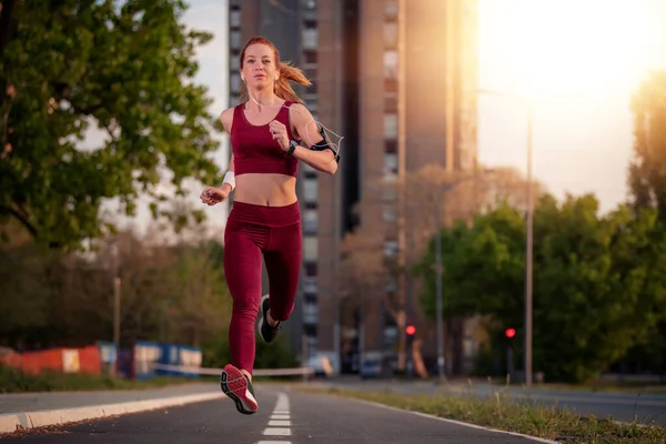 Młoda Kobieta Jogging Świeżym Powietrzu Parku Koncepcja Zdrowego Stylu Życia — Zdjęcie stockowe