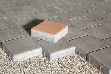 Kaldırım tuğlalı yaya yolu. Kaldırım kaldırımı