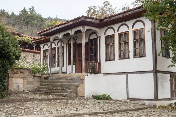ジェラブナ (Jeravna) の古い家。村はブルガリア国立民族復興期の建築保護区 (18 世紀と 19 世紀) — ストック写真