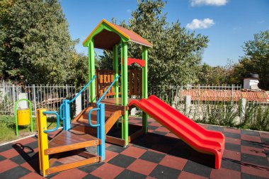 Parktaki çocuk parkı.