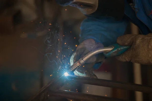 Worker with protective mask welding metal — Stock Photo, Image