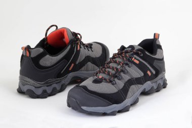 İnsanoğlunun kış botları.