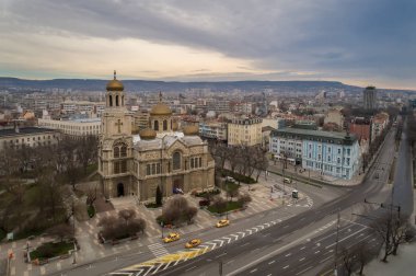Varna Merkezi, Bulgaristan deniz başkenti genel bakış. Altın kubbe ile Bizans stili kilise