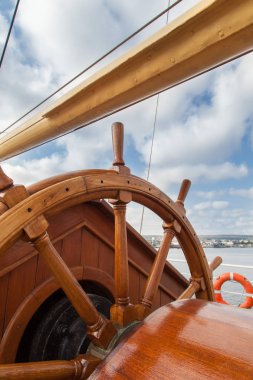 volante de barco antiguo de madera