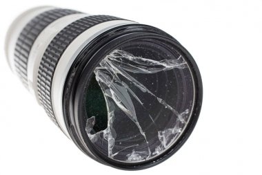 Beyaz izole kırık Dslr kamera lens filtresi cam,