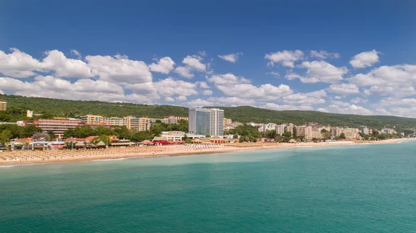 Golden Sands Beach, Varna, Bulgarien - 19 maj 2017. Flygfoto över stranden och hotell i Golden Sands, Zlatni Piasaci. Populär sommarort nära Varna, Bulgarien — Stockfoto