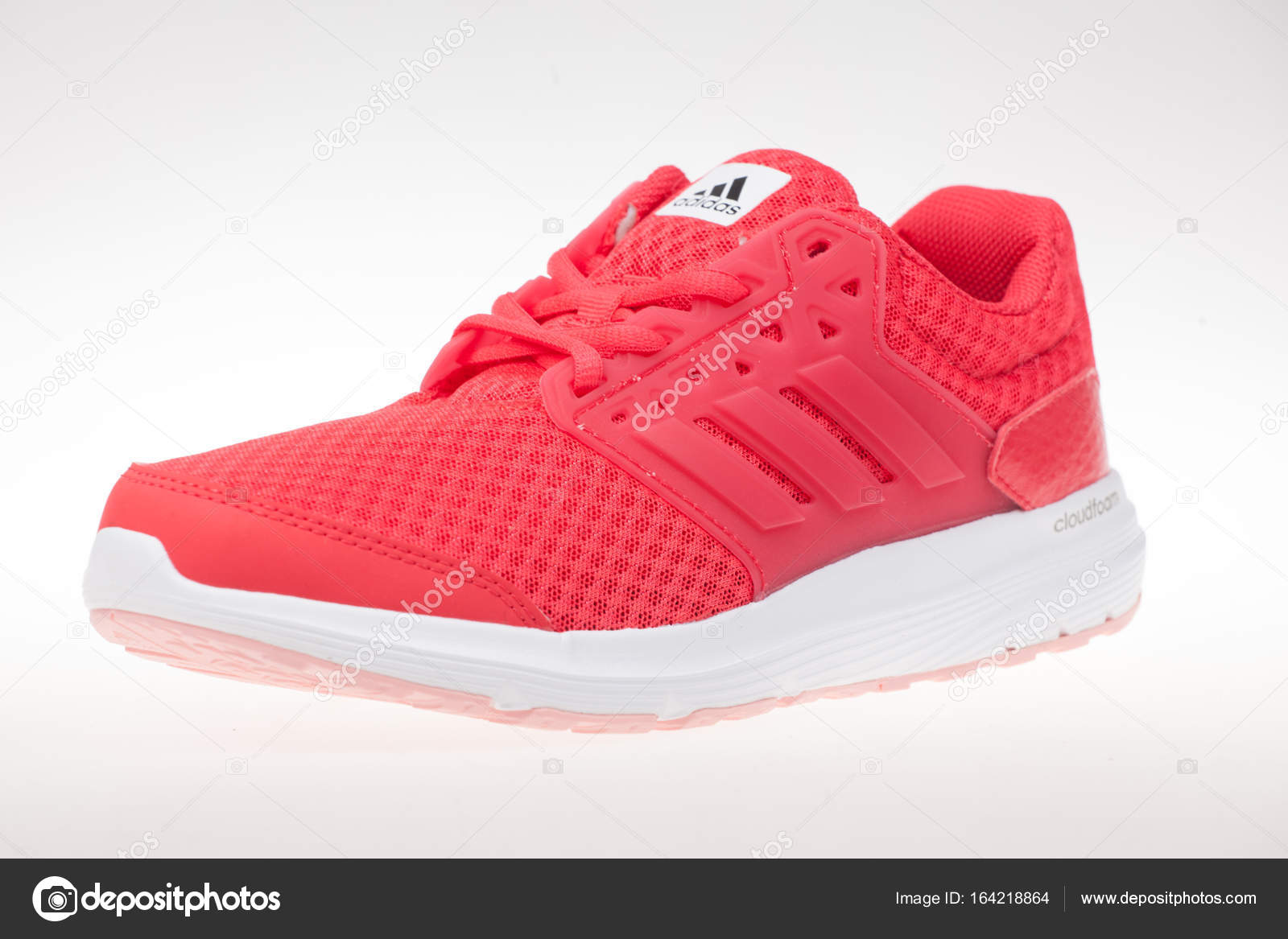 aleatorio Río Paraná mero Varna , Bulgaria - MAY 3, 2017 : ADIDAS GALAXY woman sport shoe. Product  shot. Adidas is a German corporation that designs and manufactures sports  shoes, clothing and accessories – Stock Editorial Photo © dechevm #164218864