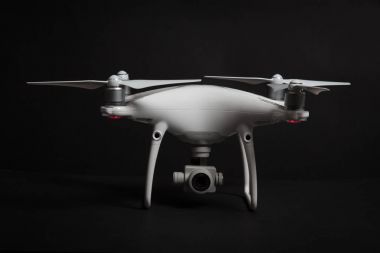 Varna, Bulgaristan - 9 Şubat 2017: quadcopter ile DJI indeks işlem Phantom 4 robot Pro + Studio siyah arka plan üzerine