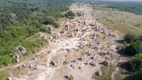 Vue aérienne de la forêt de pierre près de Varna, Bulgarie, Pobiti kamani, phénomène rocheux — Photo